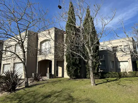 Casa en venta frente al lago en las glorietas - nordelta