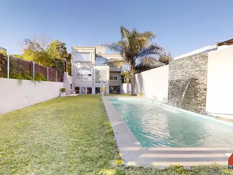 Casa en venta de 6 ambientes en beccar con jardín y pileta