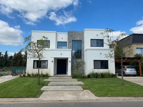 Casa 4 dorm. en venta en barrio san benito al río