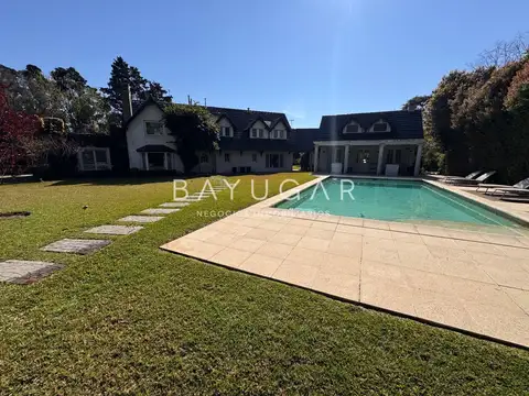 Venta casa - 4000 m2 de parque -tortugas country club