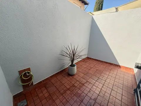 Hermoso monoambiente con patio!