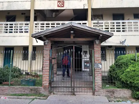Edificio 38- 3 ambientes en 2do piso- 2 dormitorios-cocina comedor - baño