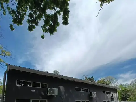 Hermoso depto  de 1 ambiente y medio a estrenar en complejo con espacio guarda coche y jardin compartido. la reja. muy buena ubicacion