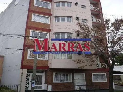 Departamento 2 ambientes con balcon muy buena ubicacion