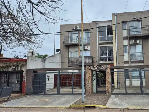 Se alquila departamento dos ambientes en planta baja con cochera