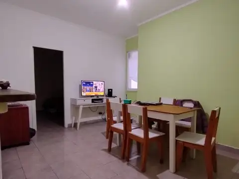 Alquilo departamento de dos ambientes interno - pleno centro- sin expensas-