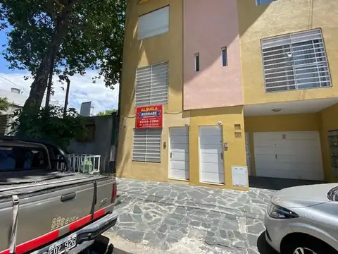En alquiler depto tipo casa  2 amb con patio