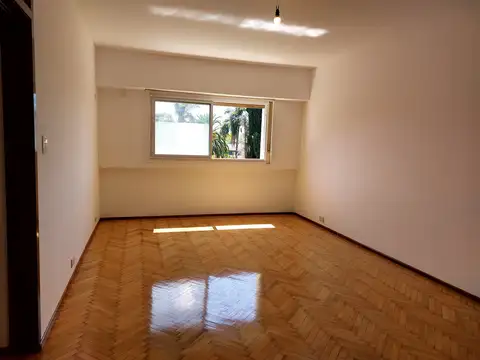 Hermoso 4 ambientes en tercer piso por escalera