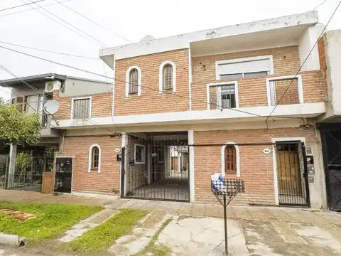 Departamento de 3 ambientes con patio en ezpeleta