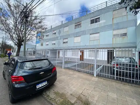 Departamento de 3 ambientes con cochera.