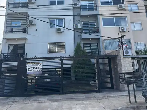 Departamento en alquiler dormitorio y escritorio.