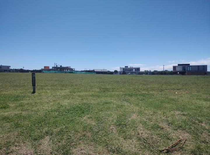 Terreno · 608m²