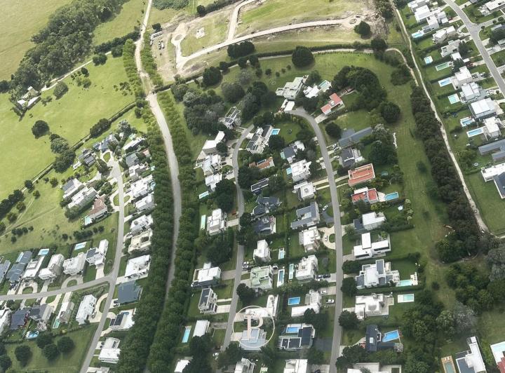 Terreno · 733m²