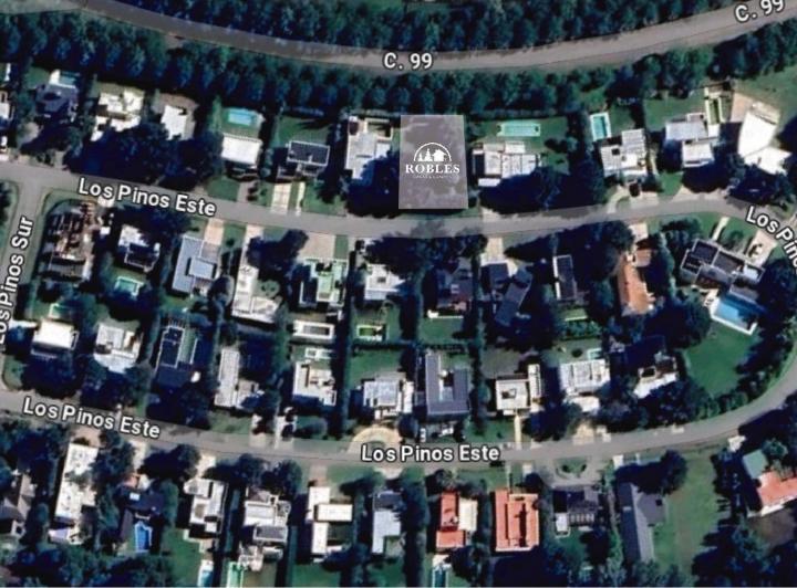 Terreno · 878m²