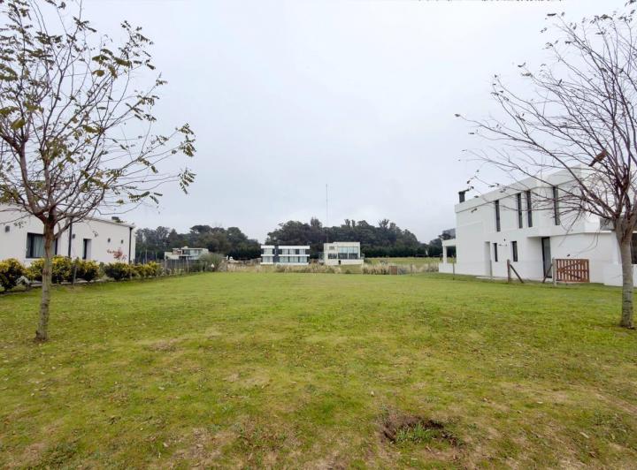 Terreno · 758m²