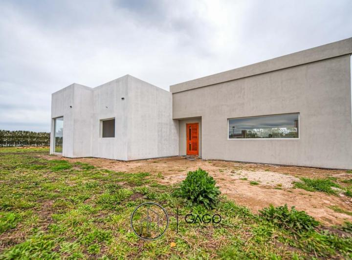Terreno · 680m² · 1 Ambiente · 1 Cochera