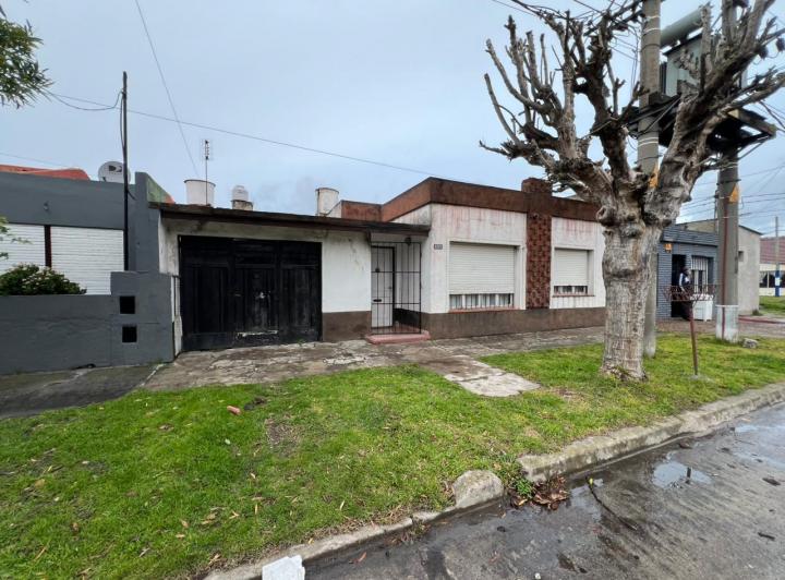 Terreno · 233m² · 3 Ambientes · 4 Cocheras