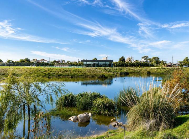 Terreno · 600m² · 1 Ambiente · 1 Cochera