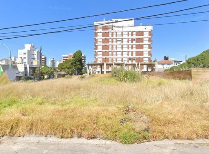 Terreno · 741m²