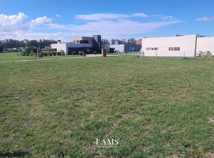 Terreno · 835m²