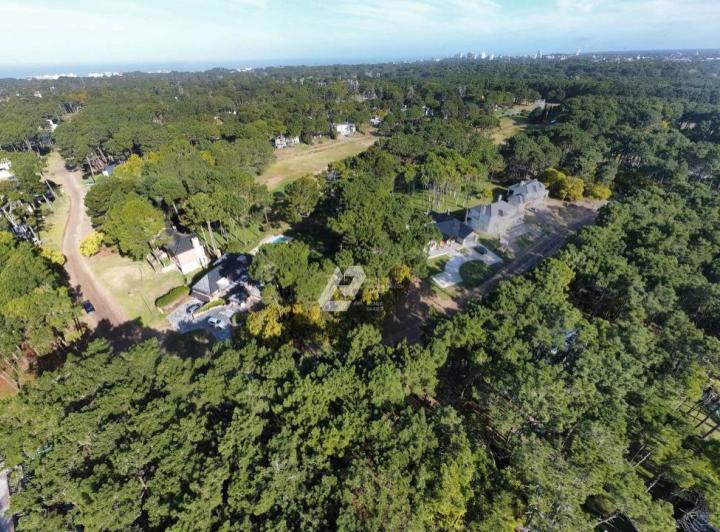 Terreno · 1736m²