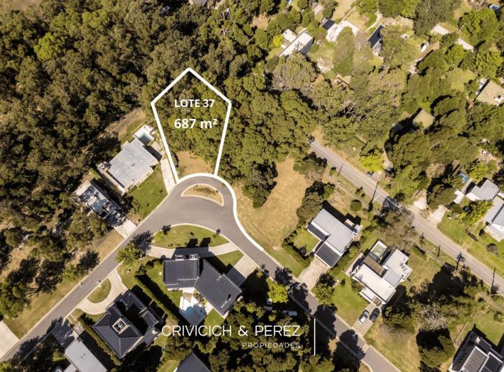 Terreno · 687m²
