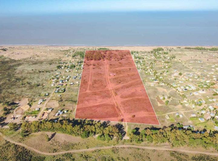 Terreno · 698m²