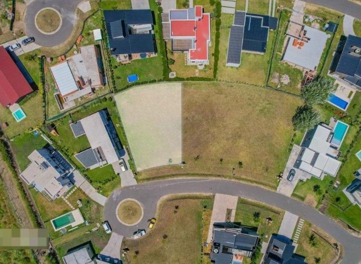 Terreno · 610m²