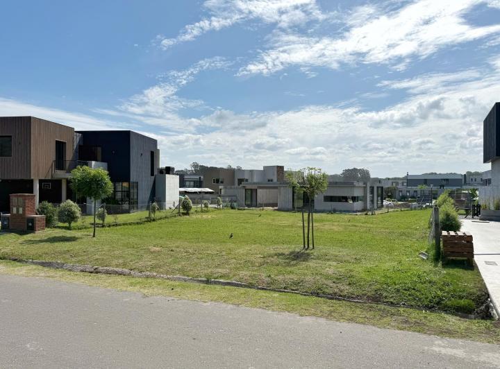 Terreno · 605m²