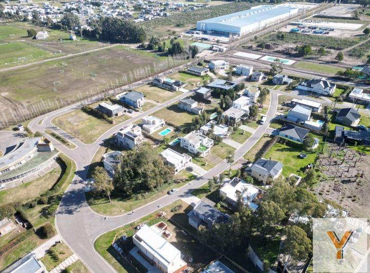 Terreno · 596m²
