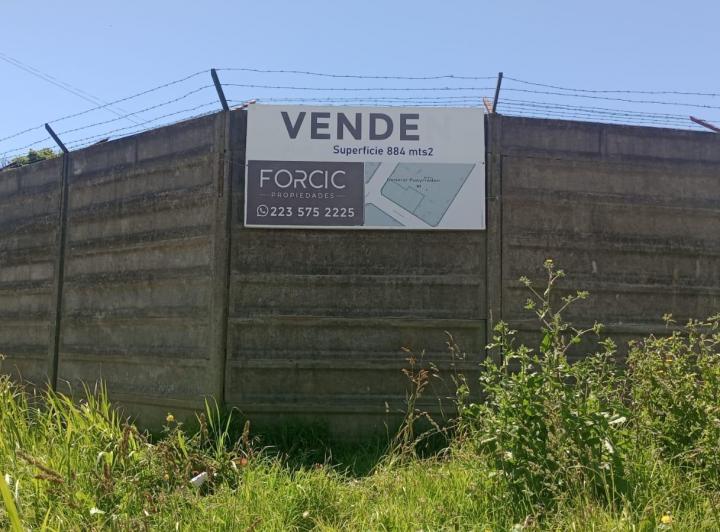 Terreno · 887m²