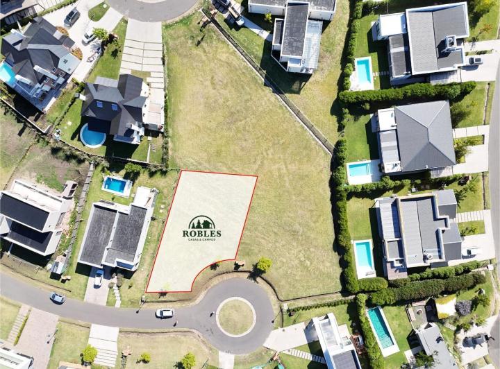 Terreno · 605m²