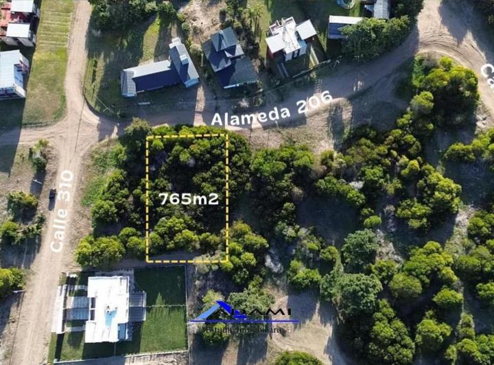 Terreno · 765m²