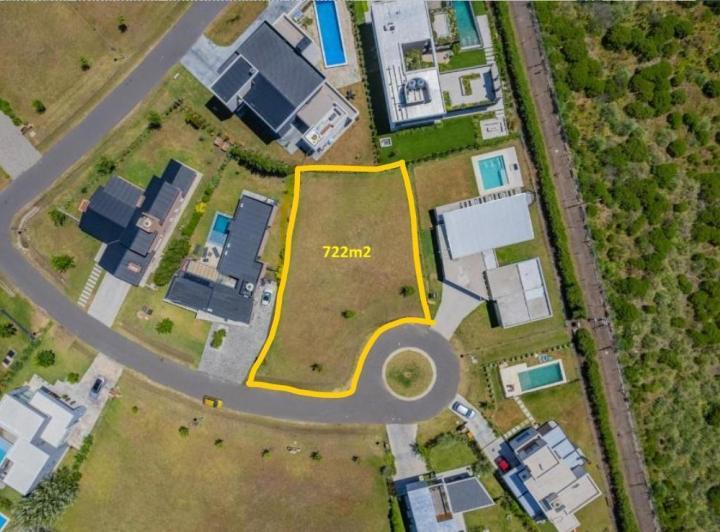 Terreno · 722m²