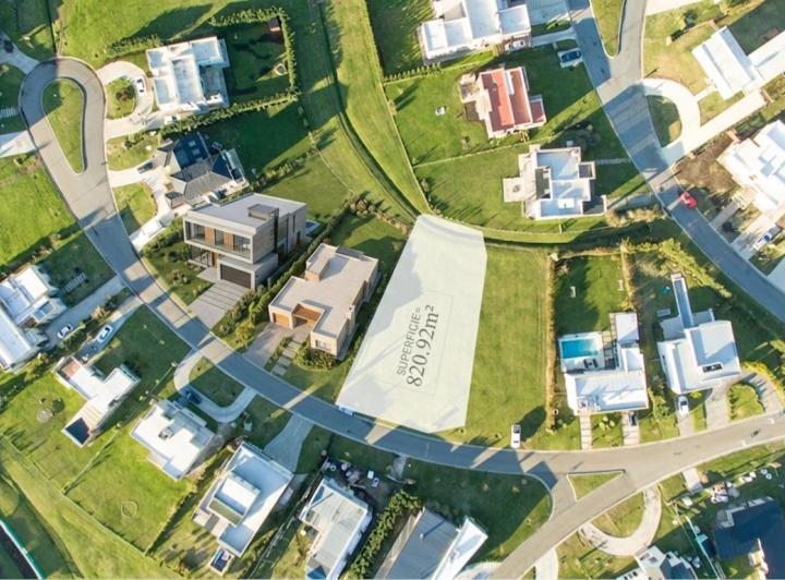 Terreno · 821m²