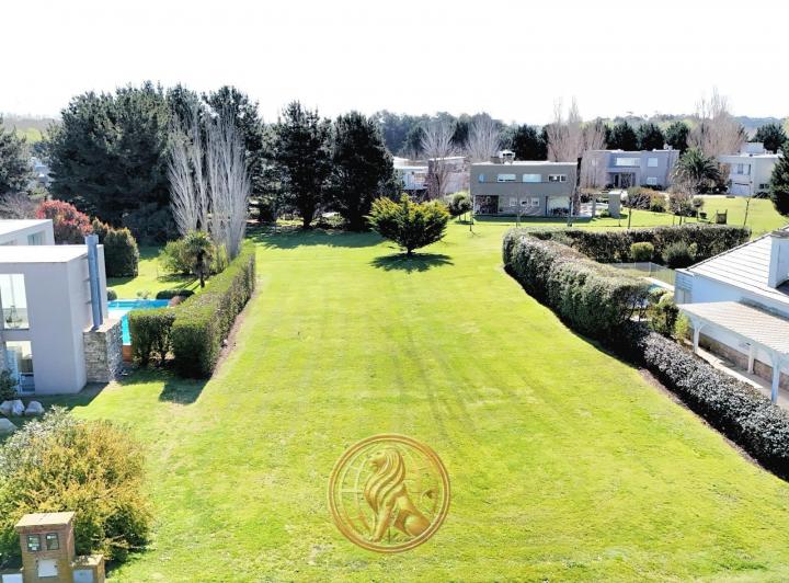 Terreno · 874m²