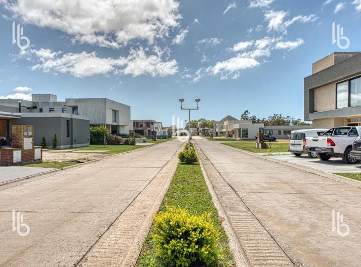 Terreno · 620m² · 1 Ambiente · 2 Cocheras