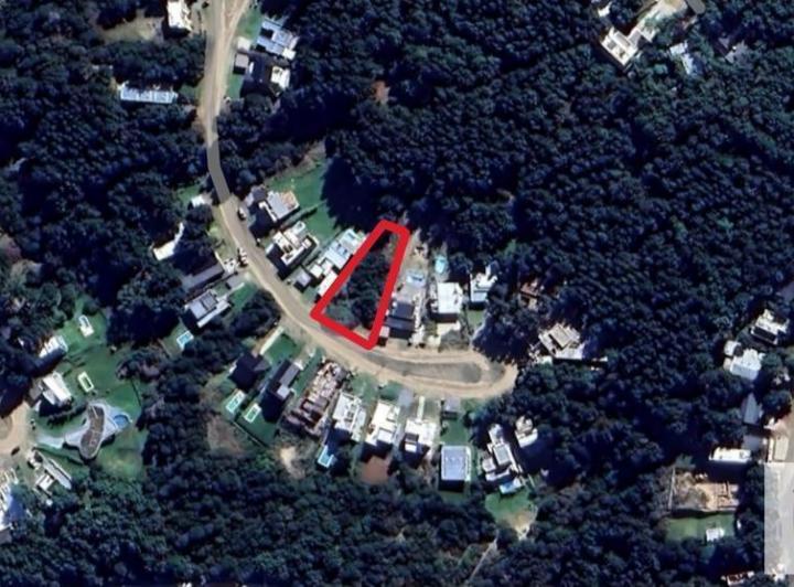 Terreno · 906m²