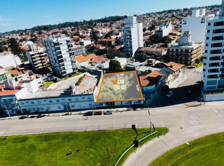 Terreno · 786m²