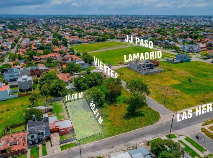 Terreno · 303m²