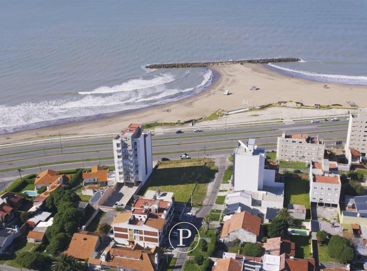 Terreno · 929m²