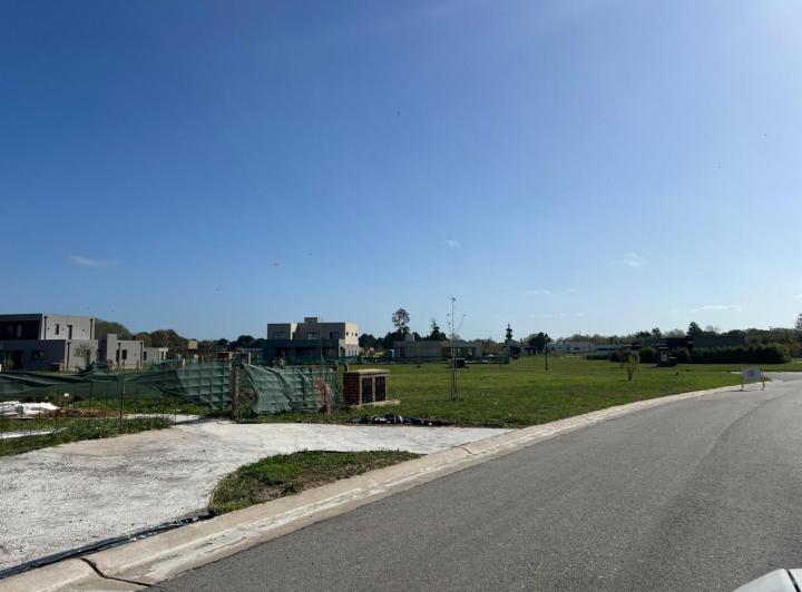 Terreno · 728m²