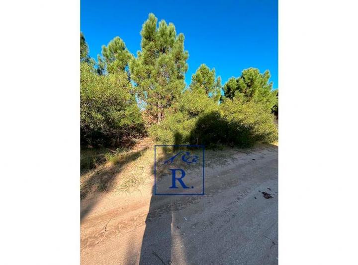 Terreno · 889m²