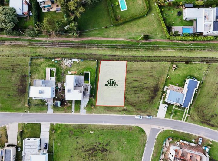 Terreno · 633m²