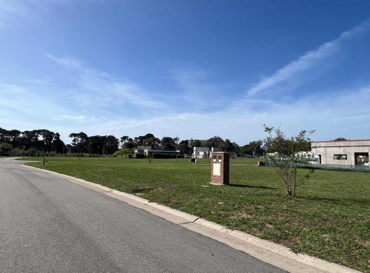 Terreno · 728m²