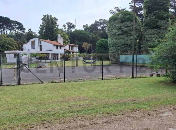 Terreno · 1228m²