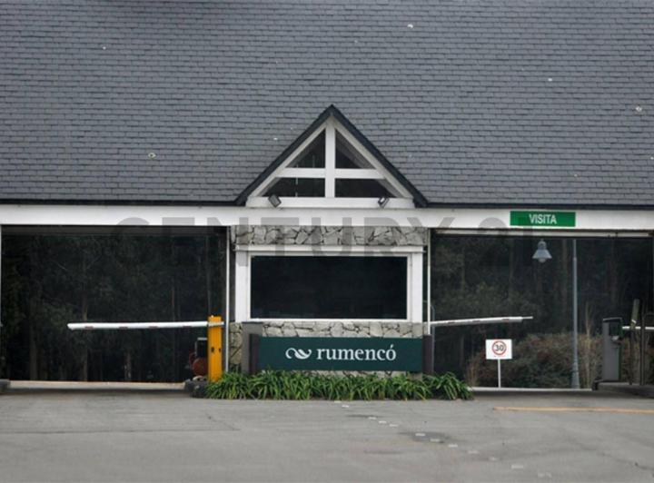 Terreno · 910m²