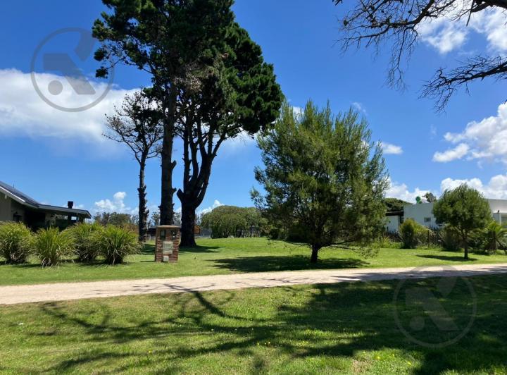 Terreno · 933m²
