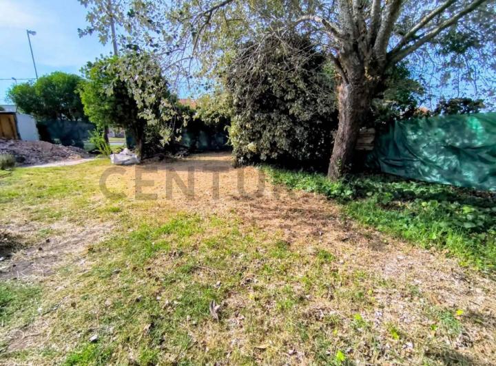 Terreno · 220m²