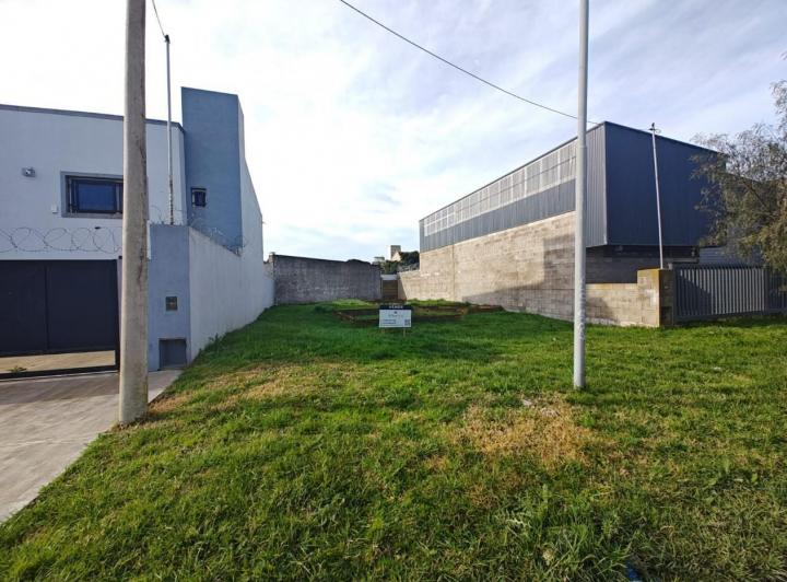 Terreno · 303m²